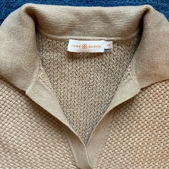 Tory Burch Knit Long Sleeve Collared V-Neck Sweater. - Picture 3 of 3